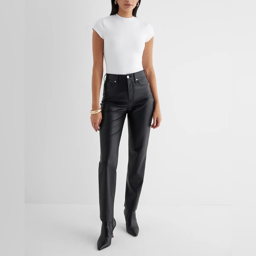 Express XS Body Contour White Tee